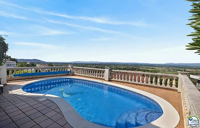 Can Isaac – Insiders know exactly why they want to live here!