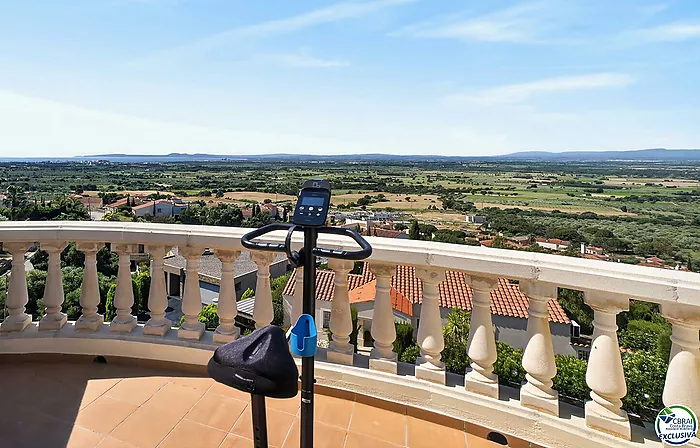 Can Isaac – Insiders know exactly why they want to live here!