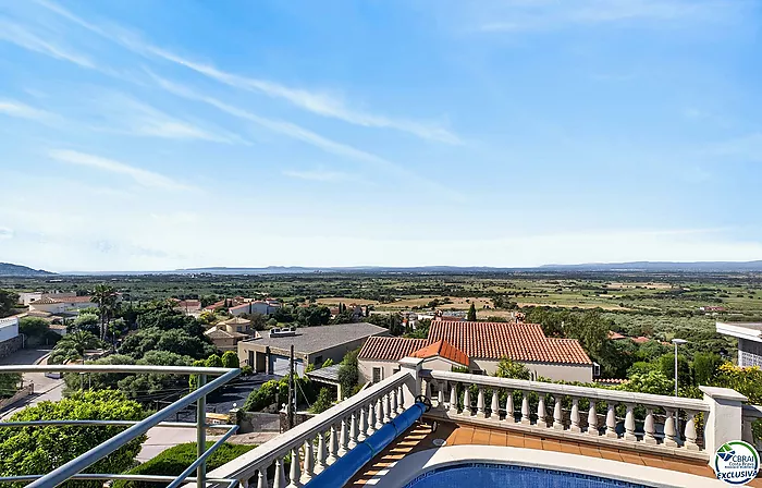 Can Isaac – Insiders know exactly why they want to live here!