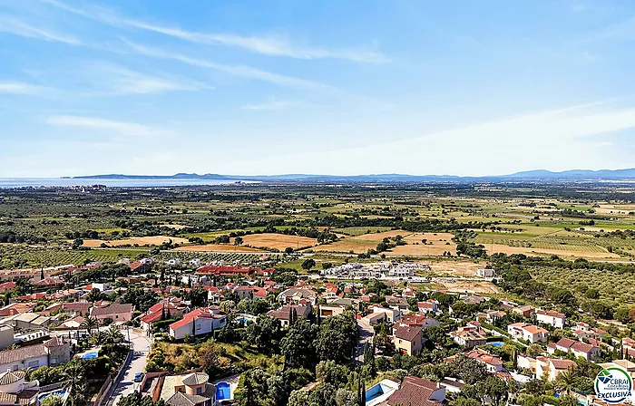 Can Isaac – Insiders know exactly why they want to live here!