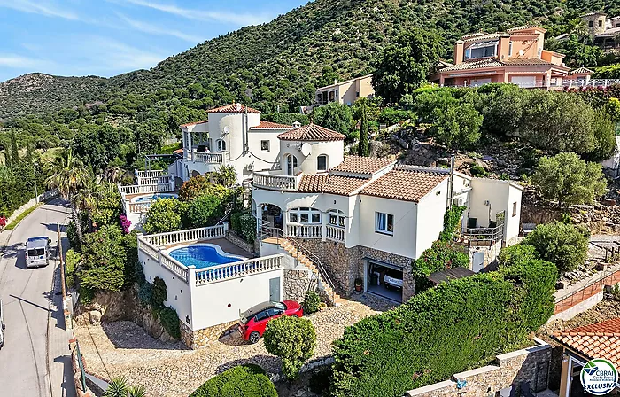 Can Isaac – Insiders know exactly why they want to live here!