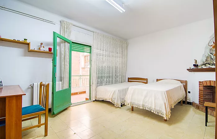 Would you like to live on one of the streets with the most history and character in Roses—practically right by the water—and enjoy the authentic Medit