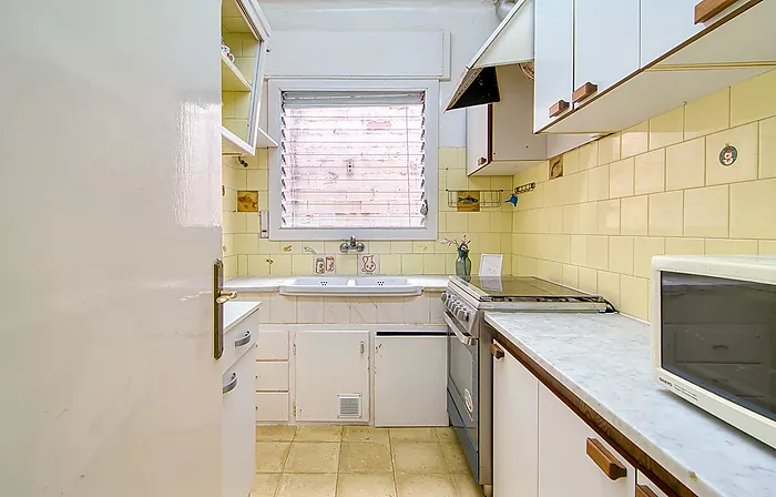 Would you like to live on one of the streets with the most history and character in Roses—practically right by the water—and enjoy the authentic Medit