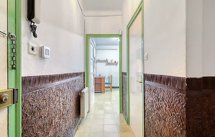 Would you like to live on one of the streets with the most history and character in Roses—practically right by the water—and enjoy the authentic Medit