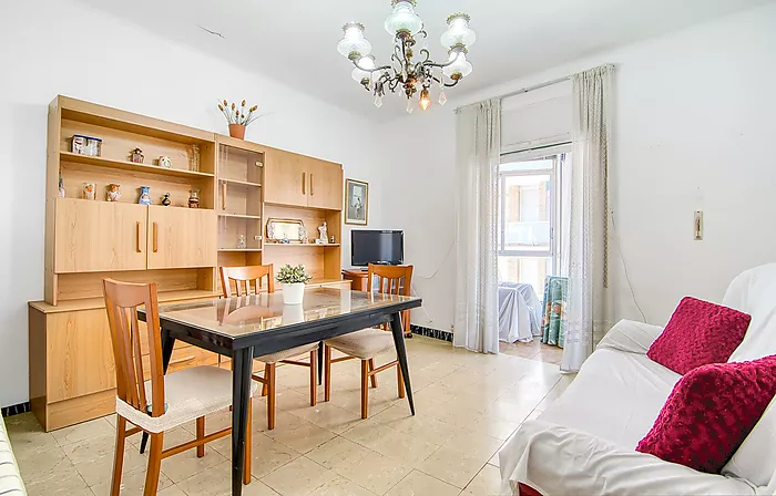 Would you like to live on one of the streets with the most history and character in Roses—practically right by the water—and enjoy the authentic Medit