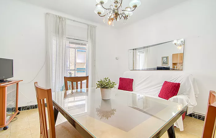 Would you like to live on one of the streets with the most history and character in Roses—practically right by the water—and enjoy the authentic Medit