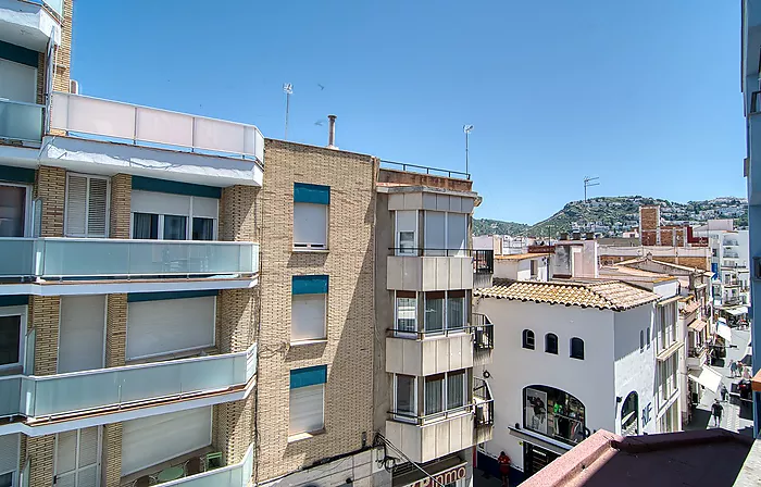 Would you like to live on one of the streets with the most history and character in Roses—practically right by the water—and enjoy the authentic Medit