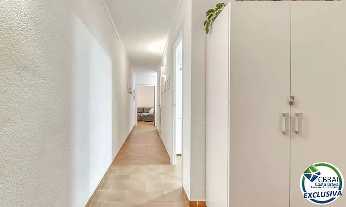 Charming apartment in the center of Roses, 200 m from the beach