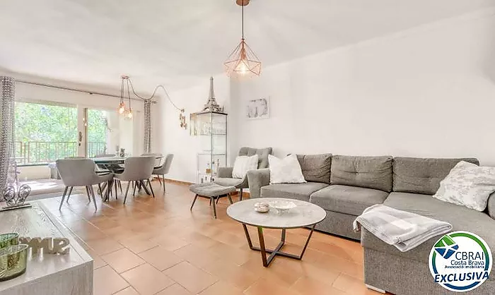 Charming apartment in the center of Roses, 200 m from the beach