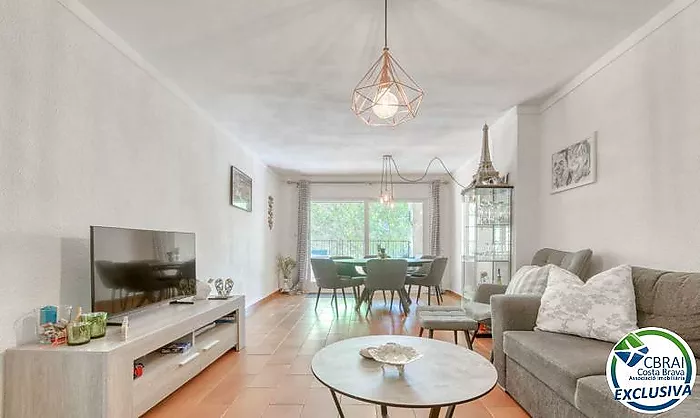 Charming apartment in the center of Roses, 200 m from the beach