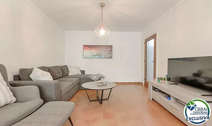 Charming apartment in the center of Roses, 200 m from the beach