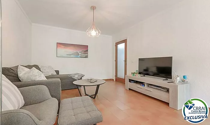 Charming apartment in the center of Roses, 200 m from the beach