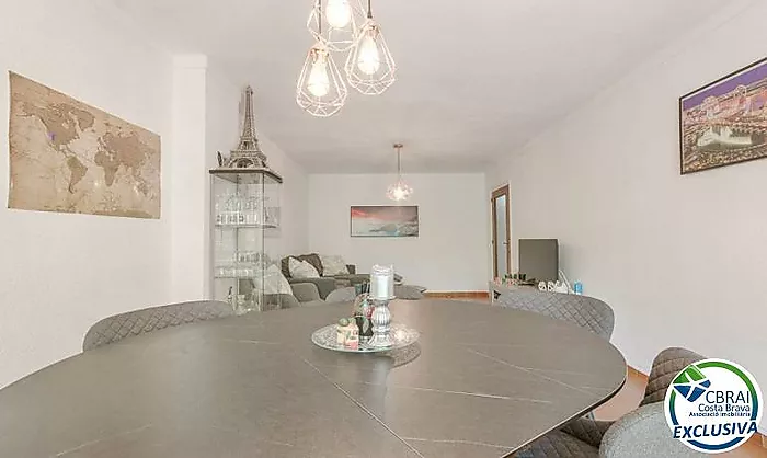 Charming apartment in the center of Roses, 200 m from the beach