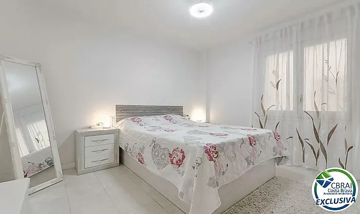 Charming apartment in the center of Roses, 200 m from the beach