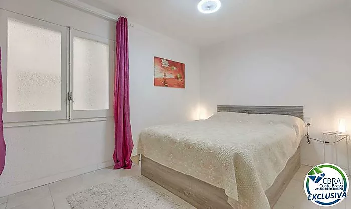 Charming apartment in the center of Roses, 200 m from the beach