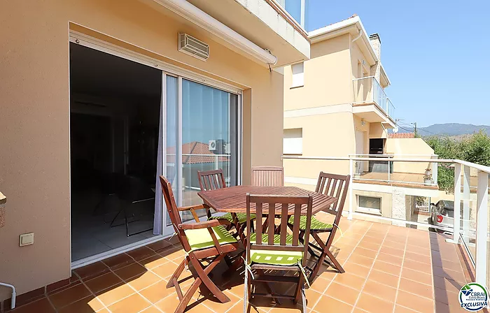A solo 300 metros del mar: hogar con encanto en La Farella