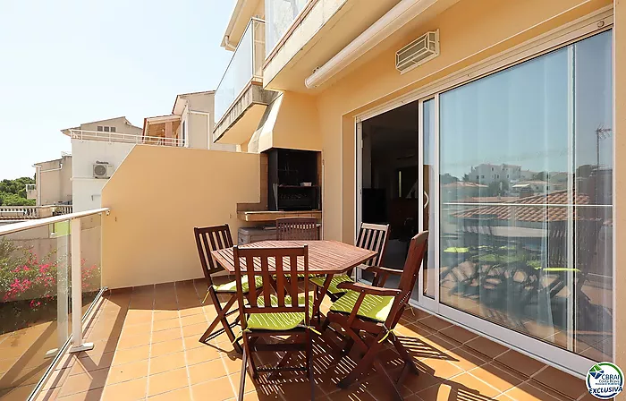 A solo 300 metros del mar: hogar con encanto en La Farella