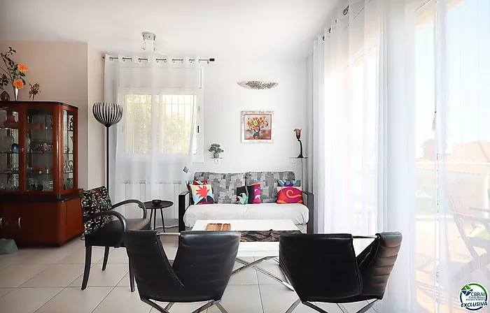 A solo 300 metros del mar: hogar con encanto en La Farella