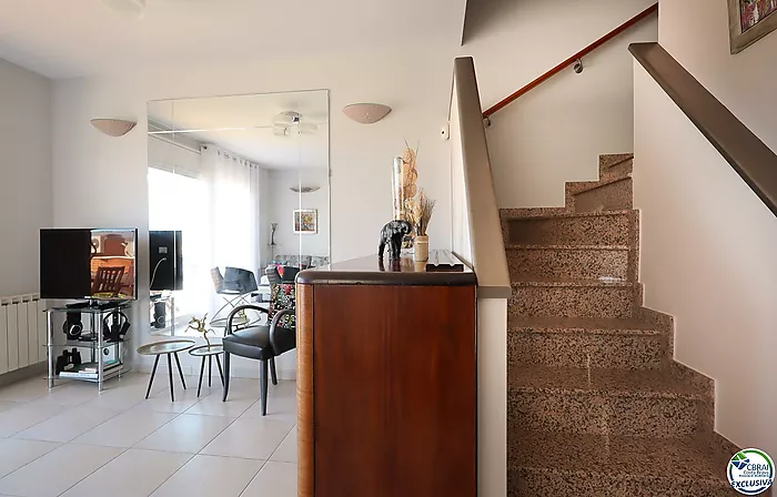 A solo 300 metros del mar: hogar con encanto en La Farella