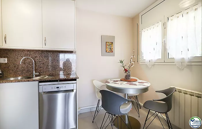A solo 300 metros del mar: hogar con encanto en La Farella