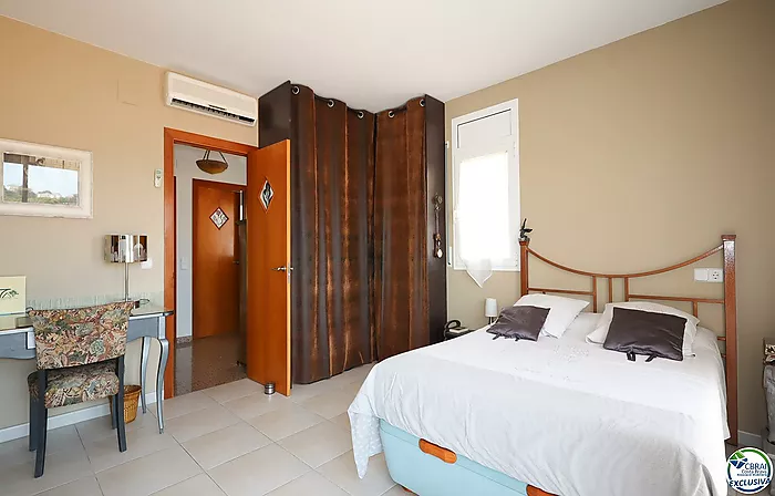 A solo 300 metros del mar: hogar con encanto en La Farella