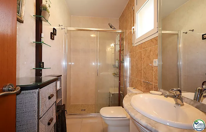 A solo 300 metros del mar: hogar con encanto en La Farella