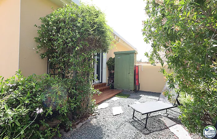 A solo 300 metros del mar: hogar con encanto en La Farella