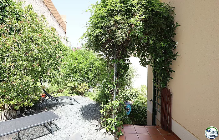 A solo 300 metros del mar: hogar con encanto en La Farella
