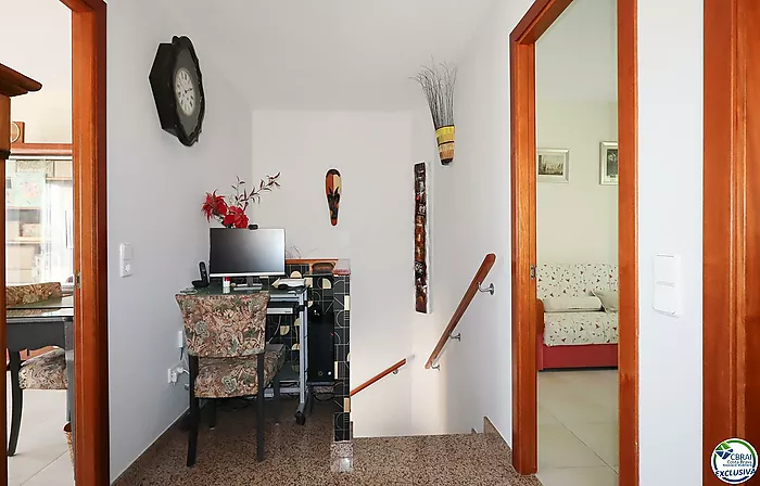 A solo 300 metros del mar: hogar con encanto en La Farella