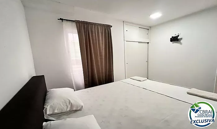 ROSES CENTRE Cozy, fully renovated two-bedroom apartment