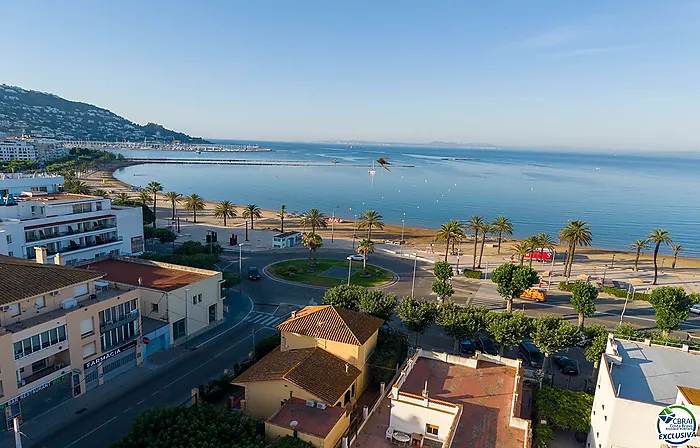 Apartment in the Heart of the Town Centre, Just 250 Metres from the Beach.