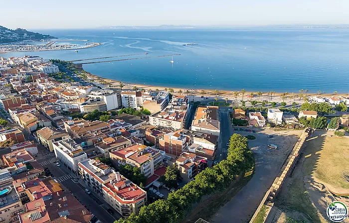Apartment in the Heart of the Town Centre, Just 250 Metres from the Beach.