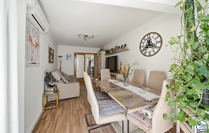 Apartment in the Heart of the Town Centre, Just 250 Metres from the Beach.
