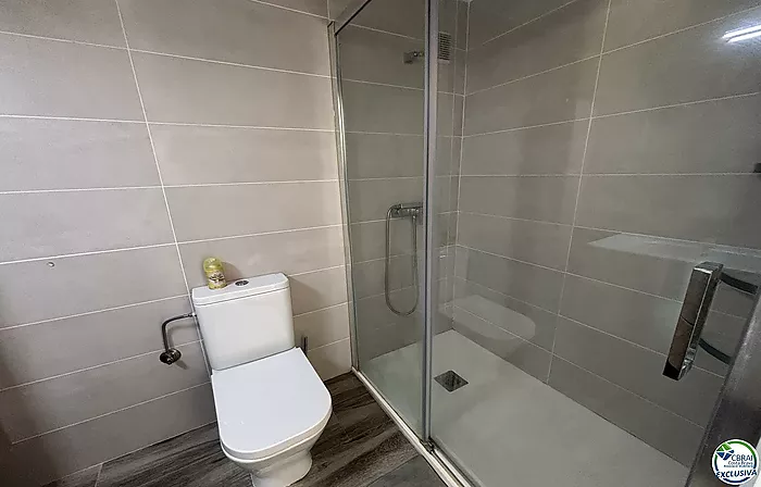 Apartment with terrace and swimming pool in Empuriabrava
