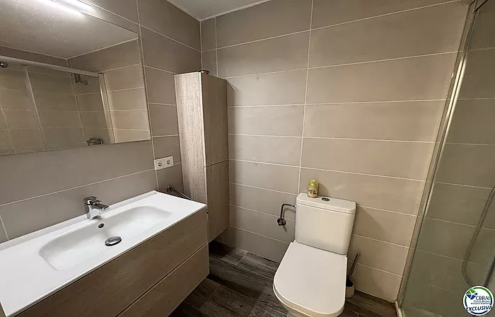 Apartment with terrace and swimming pool in Empuriabrava