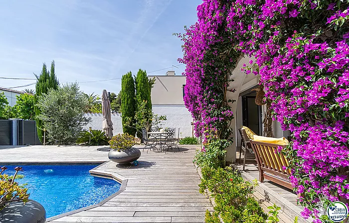 Stunning renovated house with pool in Empuriabrava