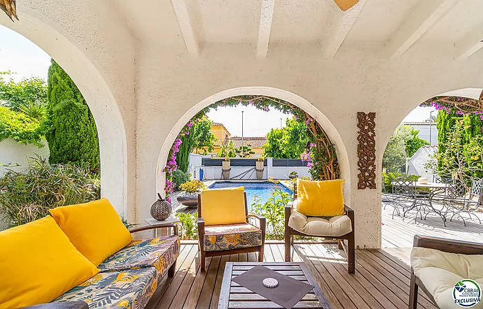 Stunning renovated house with pool in Empuriabrava