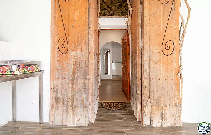Stunning renovated house with pool in Empuriabrava