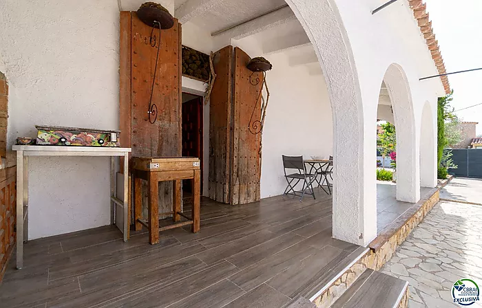 Stunning renovated house with pool in Empuriabrava