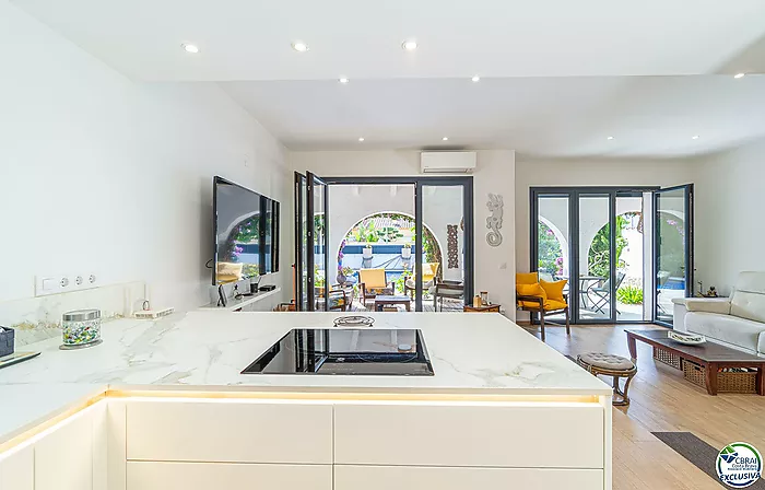 Stunning renovated house with pool in Empuriabrava