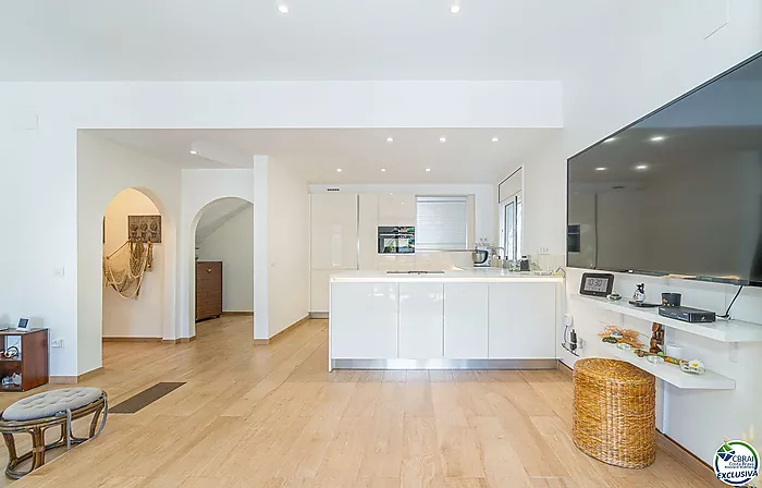 Stunning renovated house with pool in Empuriabrava