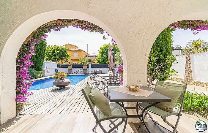 Stunning renovated house with pool in Empuriabrava
