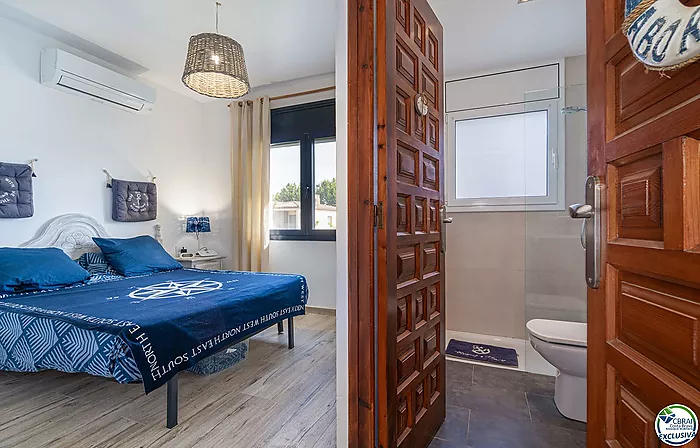 Stunning renovated house with pool in Empuriabrava