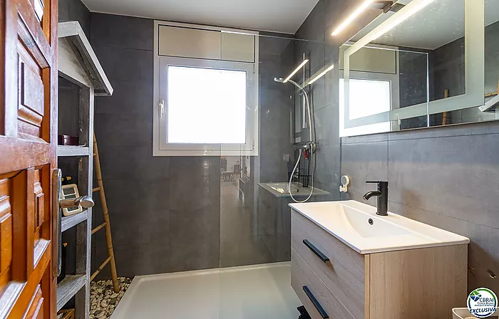 Stunning renovated house with pool in Empuriabrava