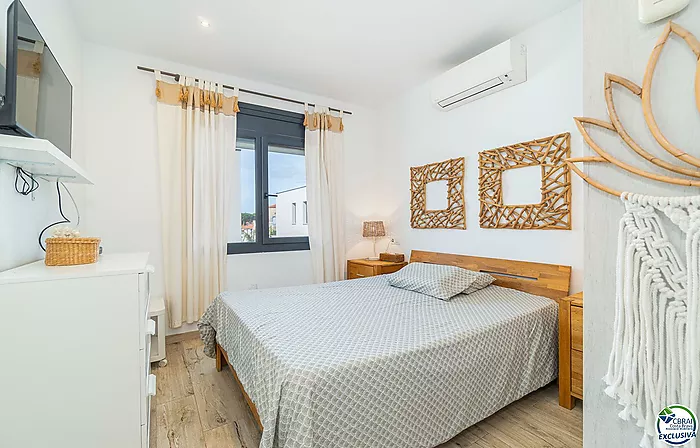 Stunning renovated house with pool in Empuriabrava
