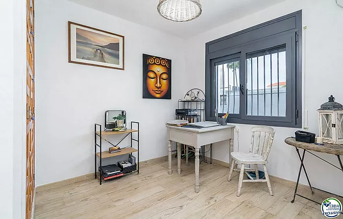 Stunning renovated house with pool in Empuriabrava