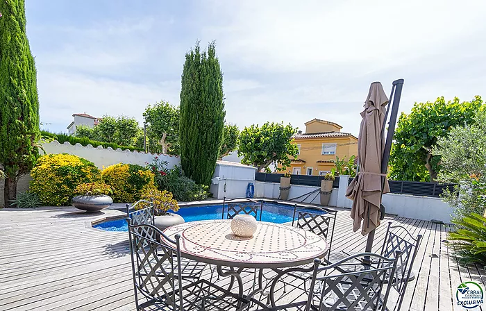 Stunning renovated house with pool in Empuriabrava