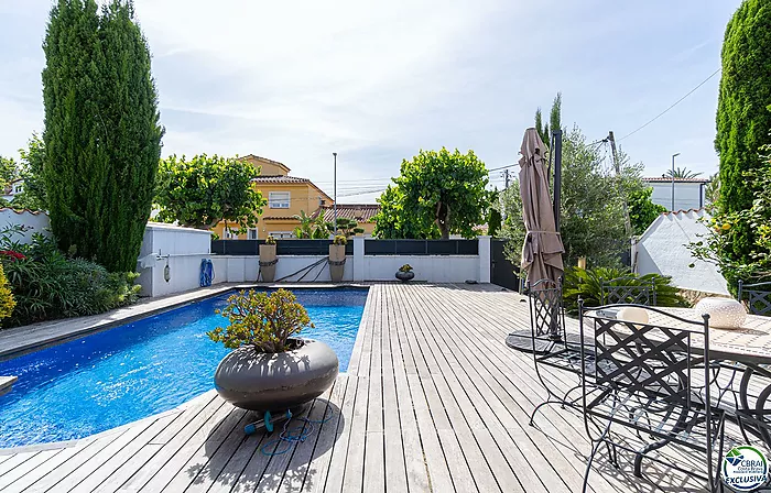 Stunning renovated house with pool in Empuriabrava