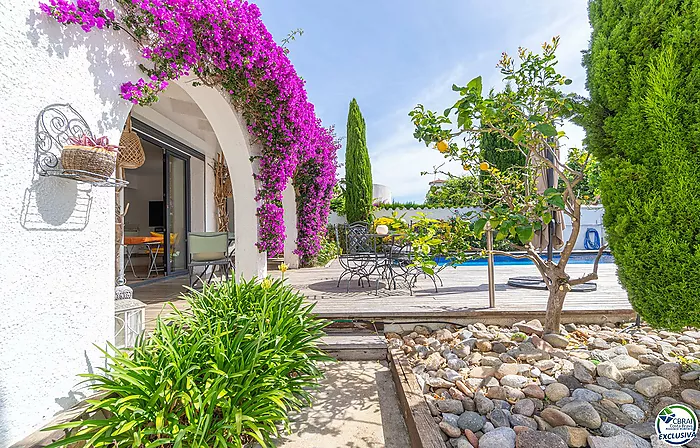 Stunning renovated house with pool in Empuriabrava