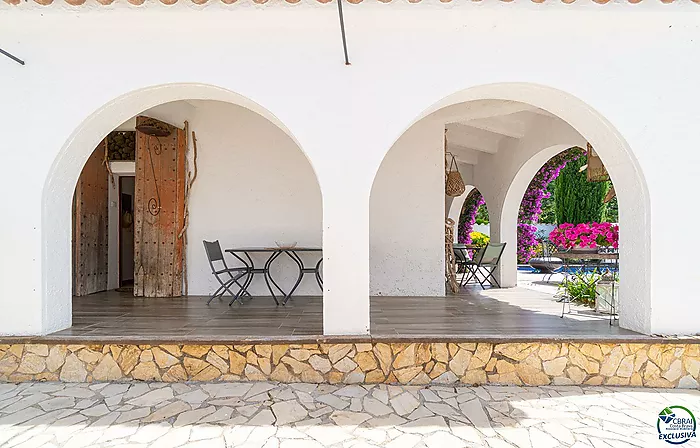 Stunning renovated house with pool in Empuriabrava